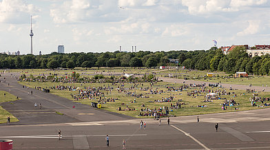 Luftbild Projektnutzungen im Teilbereich Oderstraße auf dem Tempelhofer Feld