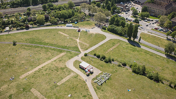 Luftbild der Wiese im Teilbereich Tempelhofer Damm des Tempelhofer Felds